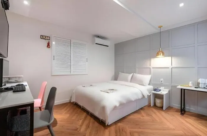 Motel Mac
